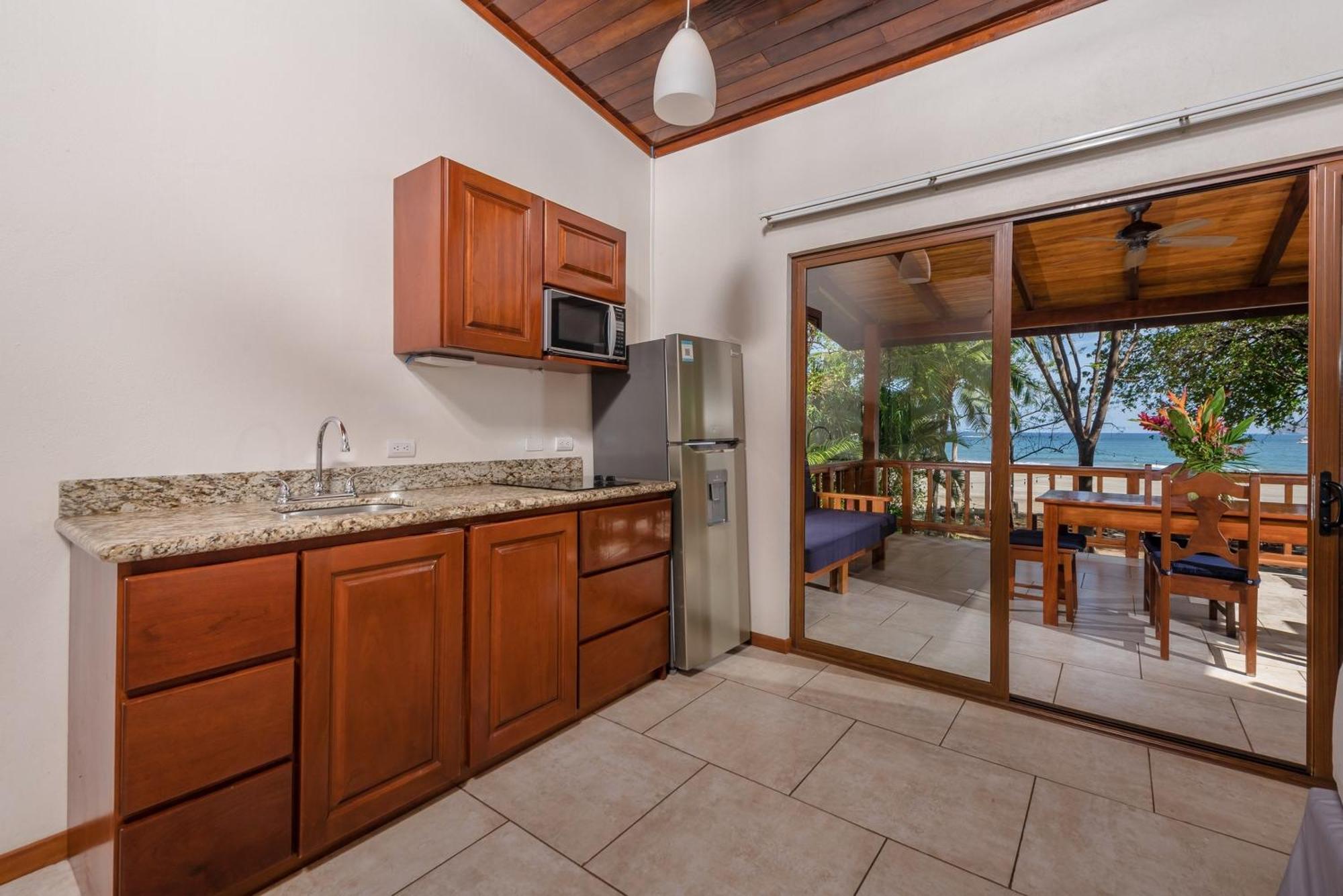 The Coast Beachfront Hotel Тамариндо Номер фото