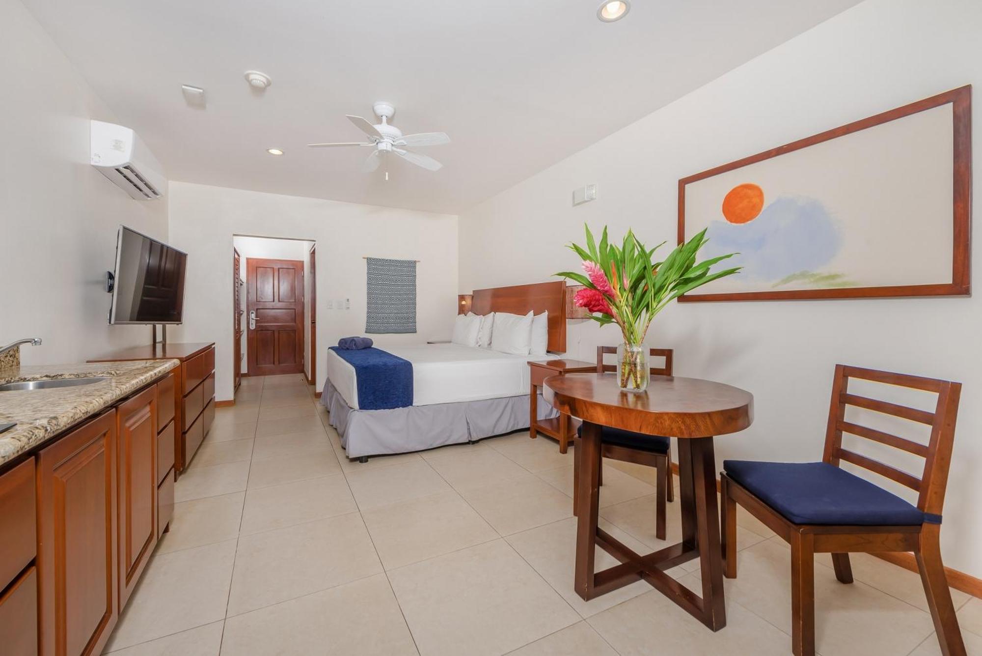 The Coast Beachfront Hotel Тамариндо Номер фото